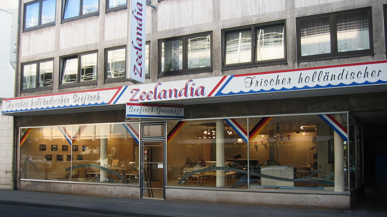 Establishment of van Belzen & Moerland GbR and opening of the Zeelandia fish shop in Krefeld